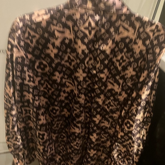 Louis Vuitton LV Designer button down top silk style monogrammed shirt size XL - Picture 14 of 16